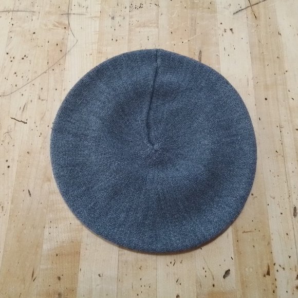 Grey Knit Beret NWT Gray Winter Hat - Picture 1 of 3